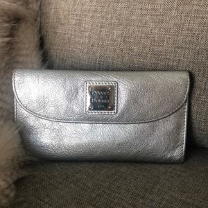 Dooney and Bourke wallet